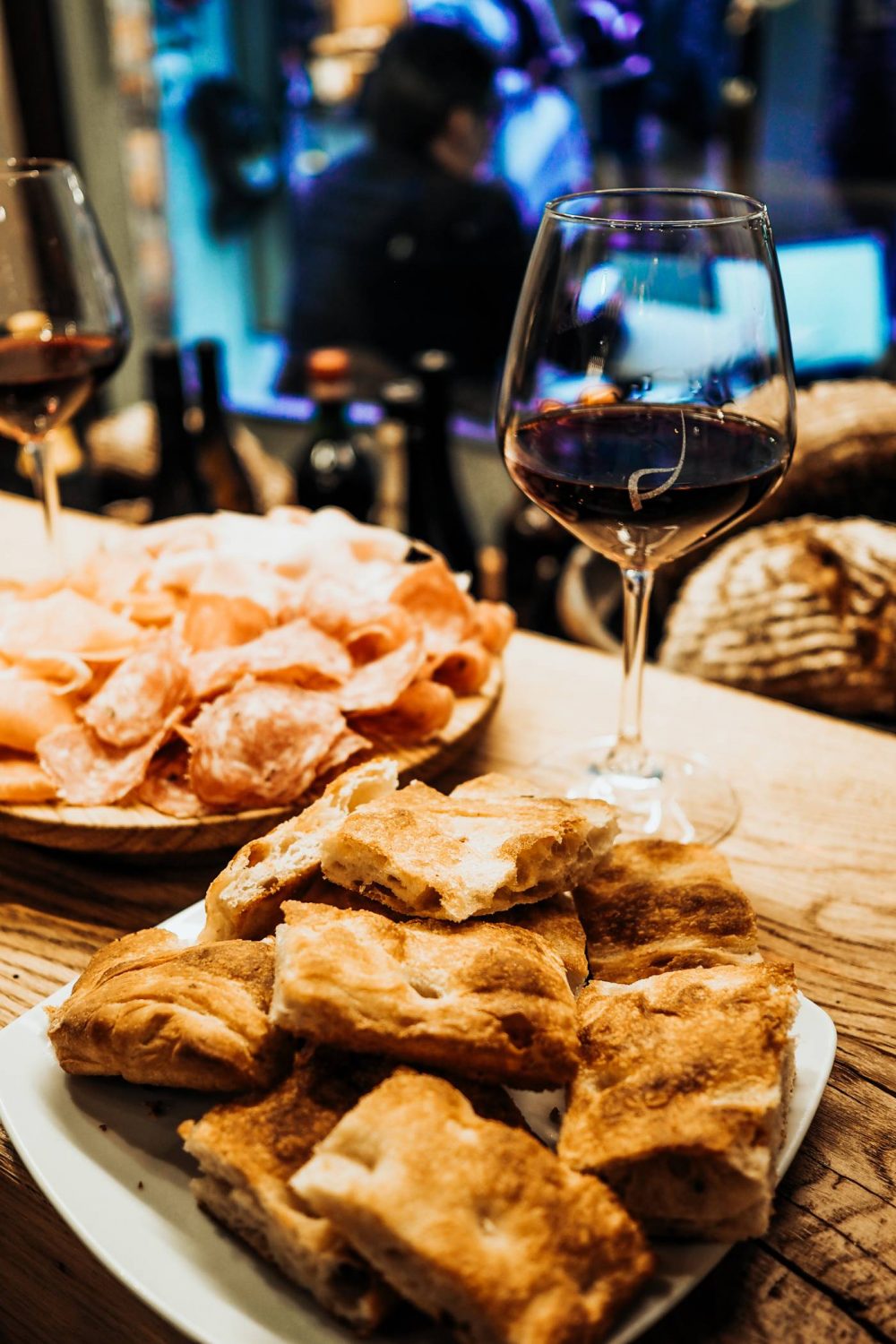 Meat, bread and wine at Majer Venezia